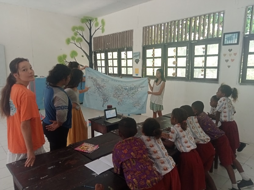 Teaching oceans in school 